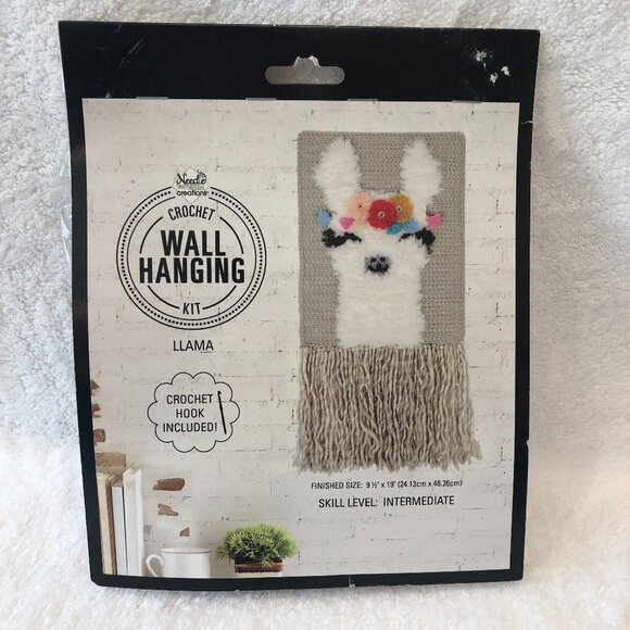 NWT Llama Crochet Wall Hanging Kit - Picture 1 of 5